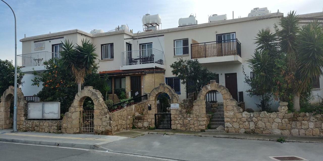 Luxury Apartment In Light House Beach Paphos Exterior foto